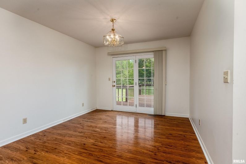 102 THOMAS Road, Carbondale, Illinois 62902, 3 Bedrooms Bedrooms, 0 ,2 BathroomsBathrooms,Residential,For Sale,THOMAS,0,RMAEB460144