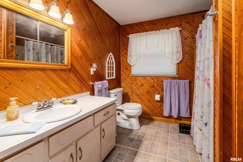 211 Raccoon Valley Road, Makanda, Illinois 62958, 3 Bedrooms Bedrooms, 0 ,1 BathroomBathrooms,Residential,For Sale,Raccoon Valley,0,RMAEB460150