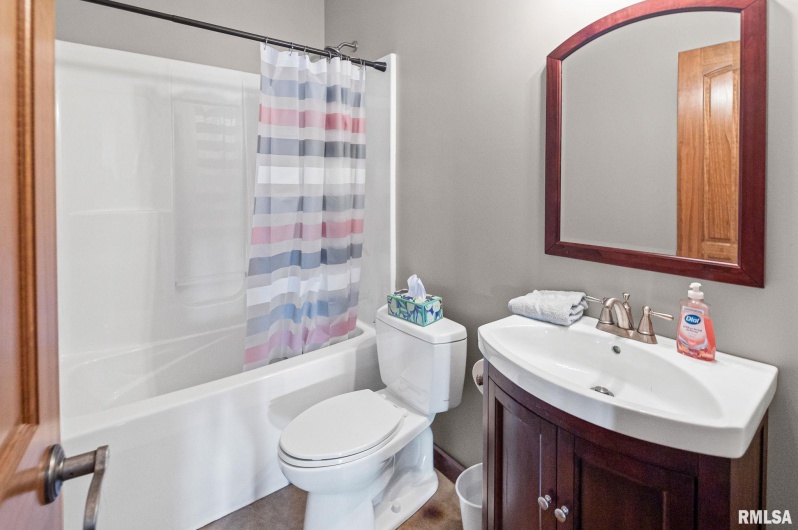 71 Ehlers Road, Campbell Hill, Illinois 62916, 5 Bedrooms Bedrooms, 0 ,3 BathroomsBathrooms,Residential,For Sale,Ehlers,0,RMAEB460120