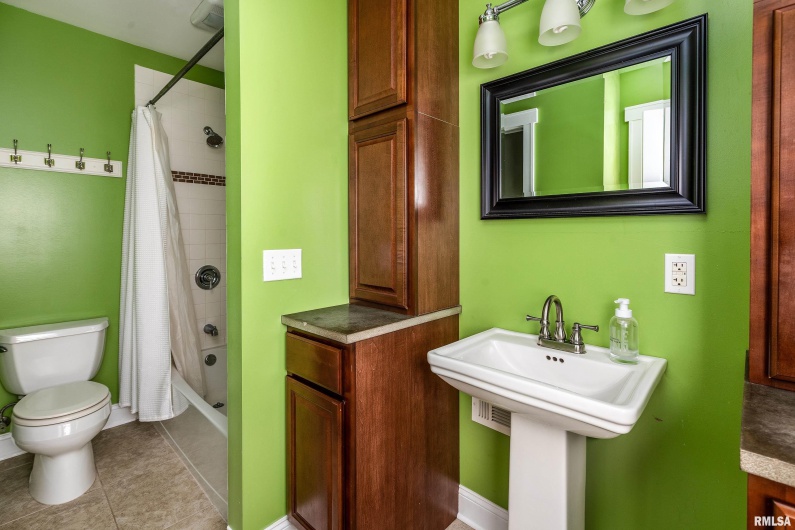 1591 Reed Station Road, Carbondale, Illinois 62901, 3 Bedrooms Bedrooms, 0 ,3 BathroomsBathrooms,Residential,For Sale,Reed Station,0,RMAEB460158