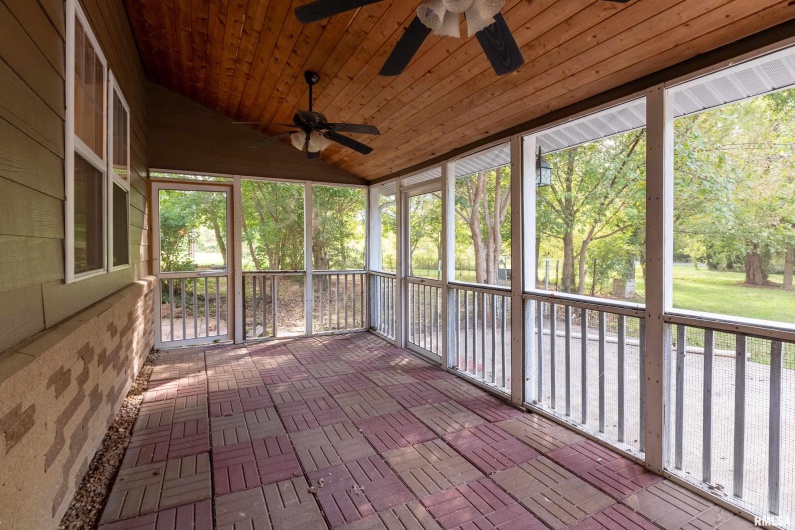 1591 Reed Station Road, Carbondale, Illinois 62901, 3 Bedrooms Bedrooms, 0 ,3 BathroomsBathrooms,Residential,For Sale,Reed Station,0,RMAEB460158
