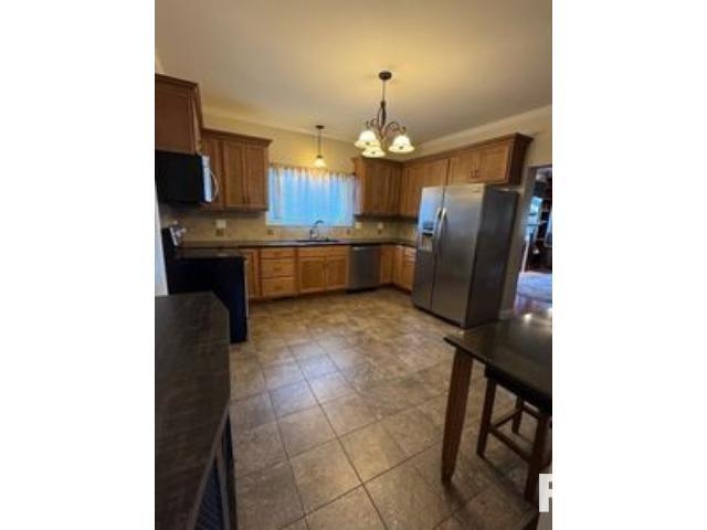 103 PARK Street, Harrisburg, Illinois 62946, 2 Bedrooms Bedrooms, 0 ,3 BathroomsBathrooms,Residential,For Sale,PARK,0,RMAPA1261682