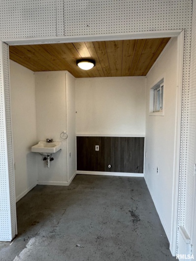 103 PARK Street, Harrisburg, Illinois 62946, 2 Bedrooms Bedrooms, 0 ,3 BathroomsBathrooms,Residential,For Sale,PARK,0,RMAPA1261682