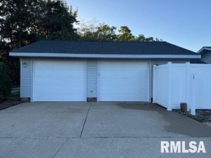 103 PARK Street, Harrisburg, Illinois 62946, 2 Bedrooms Bedrooms, 0 ,3 BathroomsBathrooms,Residential,For Sale,PARK,0,RMAPA1261682