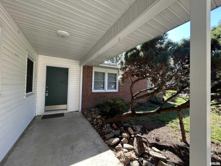 611 TERRACE Drive, Carbondale, Illinois 62901, 3 Bedrooms Bedrooms, 0 ,2 BathroomsBathrooms,Residential,For Sale,TERRACE,0,RMAEB459929