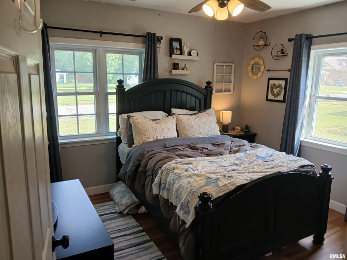 403 8TH Street, Johnston City, Illinois 62951, 4 Bedrooms Bedrooms, 0 ,2 BathroomsBathrooms,Residential,For Sale,8TH,0,RMAEB459151