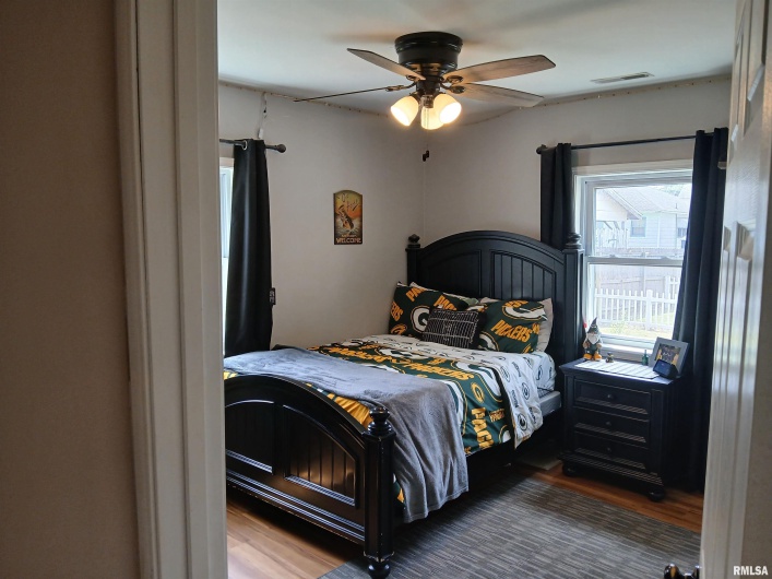 403 8TH Street, Johnston City, Illinois 62951, 4 Bedrooms Bedrooms, 0 ,2 BathroomsBathrooms,Residential,For Sale,8TH,0,RMAEB459151