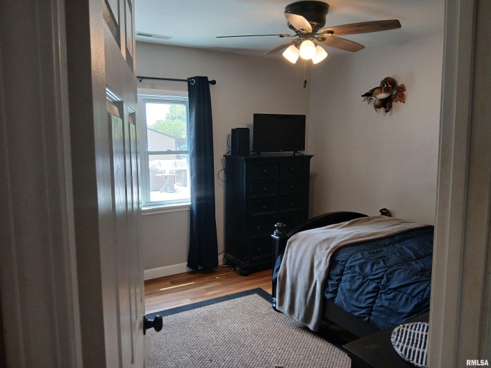403 8TH Street, Johnston City, Illinois 62951, 4 Bedrooms Bedrooms, 0 ,2 BathroomsBathrooms,Residential,For Sale,8TH,0,RMAEB459151