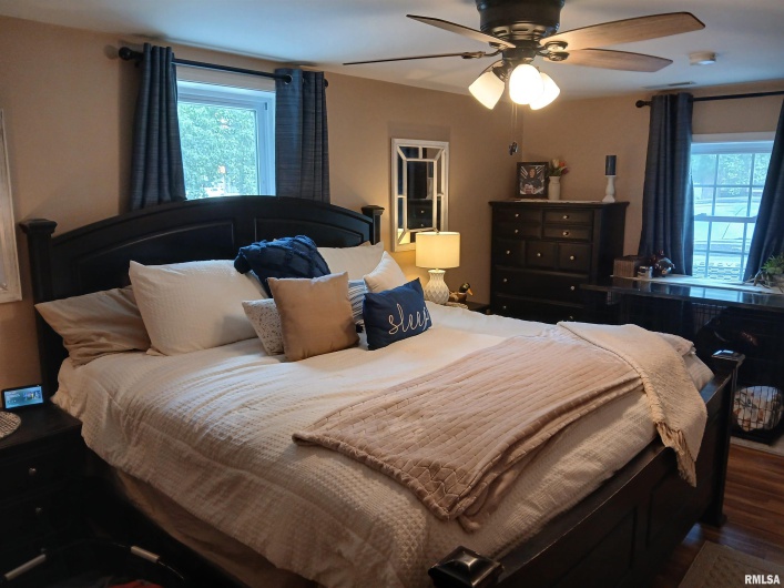 403 8TH Street, Johnston City, Illinois 62951, 4 Bedrooms Bedrooms, 0 ,2 BathroomsBathrooms,Residential,For Sale,8TH,0,RMAEB459151