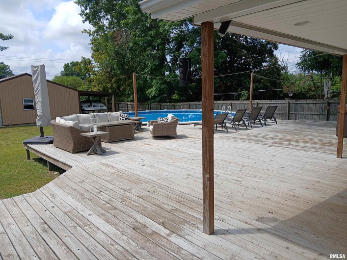 403 8TH Street, Johnston City, Illinois 62951, 4 Bedrooms Bedrooms, 0 ,2 BathroomsBathrooms,Residential,For Sale,8TH,0,RMAEB459151