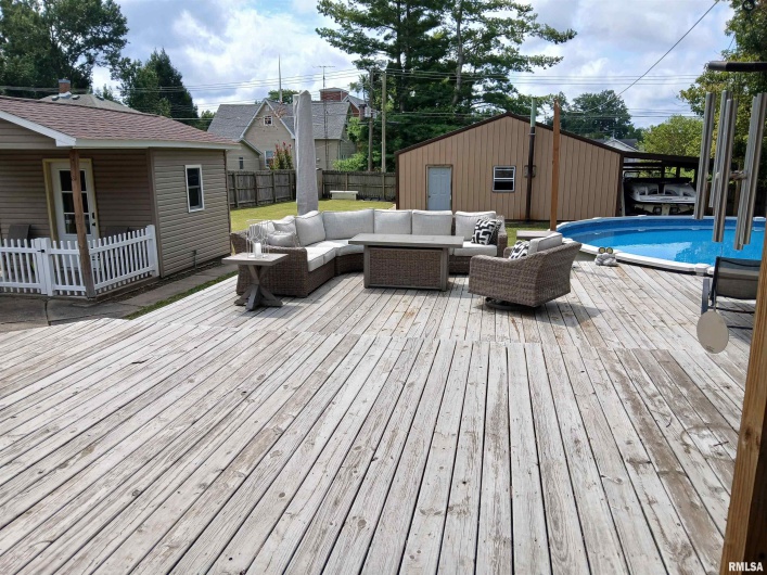 403 8TH Street, Johnston City, Illinois 62951, 4 Bedrooms Bedrooms, 0 ,2 BathroomsBathrooms,Residential,For Sale,8TH,0,RMAEB459151