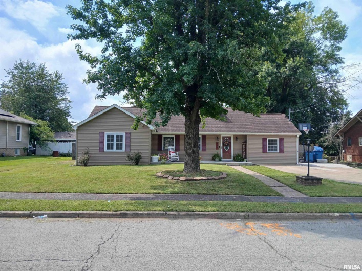 403 8TH Street, Johnston City, Illinois 62951, 4 Bedrooms Bedrooms, 0 ,2 BathroomsBathrooms,Residential,For Sale,8TH,0,RMAEB459151