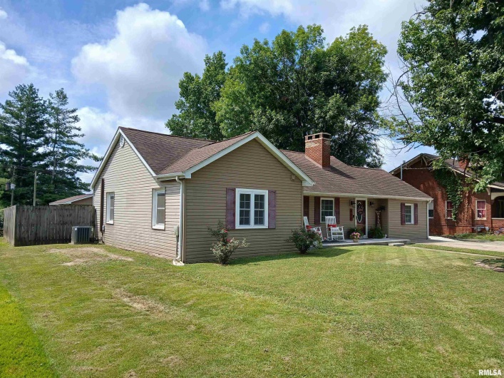 403 8TH Street, Johnston City, Illinois 62951, 4 Bedrooms Bedrooms, 0 ,2 BathroomsBathrooms,Residential,For Sale,8TH,0,RMAEB459151