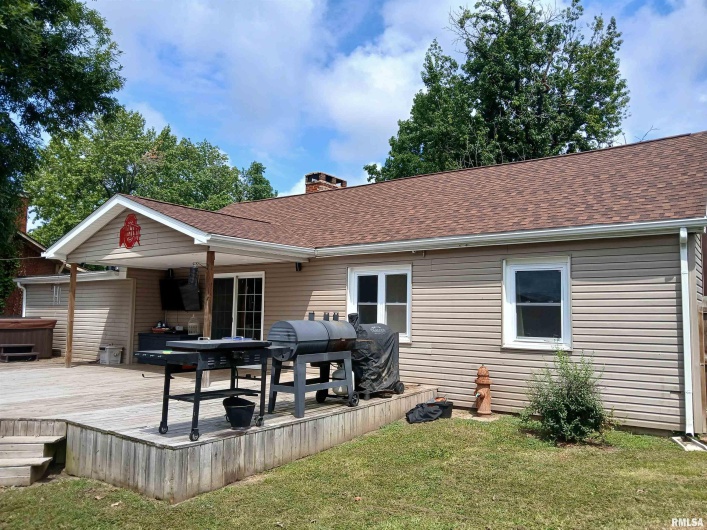 403 8TH Street, Johnston City, Illinois 62951, 4 Bedrooms Bedrooms, 0 ,2 BathroomsBathrooms,Residential,For Sale,8TH,0,RMAEB459151