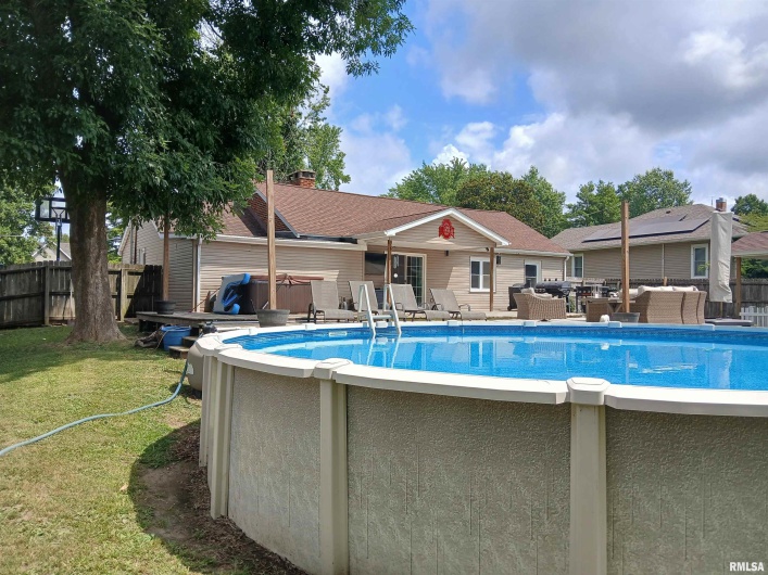 403 8TH Street, Johnston City, Illinois 62951, 4 Bedrooms Bedrooms, 0 ,2 BathroomsBathrooms,Residential,For Sale,8TH,0,RMAEB459151