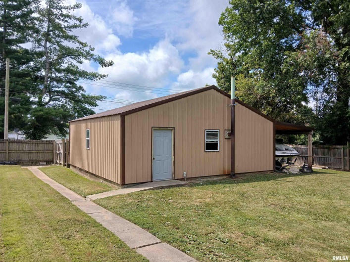 403 8TH Street, Johnston City, Illinois 62951, 4 Bedrooms Bedrooms, 0 ,2 BathroomsBathrooms,Residential,For Sale,8TH,0,RMAEB459151