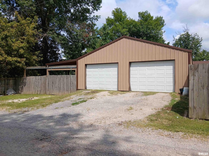 403 8TH Street, Johnston City, Illinois 62951, 4 Bedrooms Bedrooms, 0 ,2 BathroomsBathrooms,Residential,For Sale,8TH,0,RMAEB459151