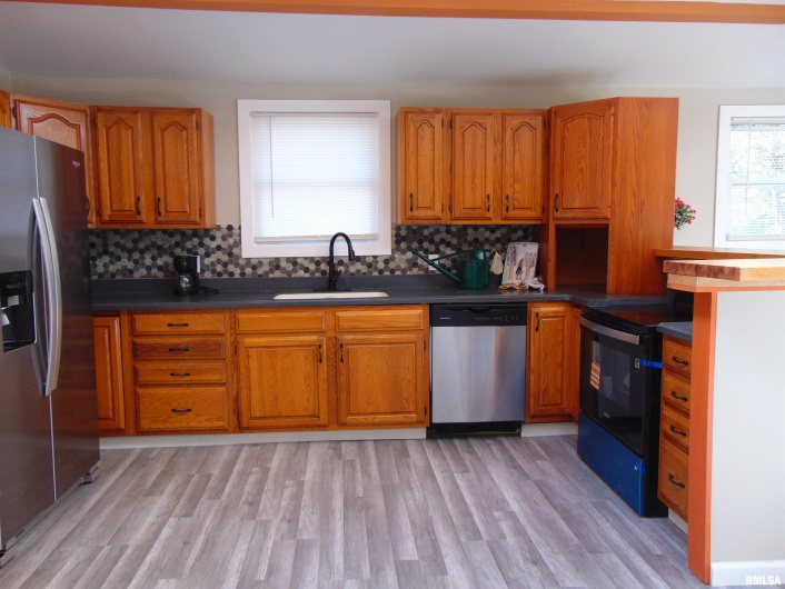 812 MADISON Street, Herrin, Illinois 62948, 3 Bedrooms Bedrooms, 0 ,2 BathroomsBathrooms,Residential,For Sale,MADISON,0,RMAQC4267841