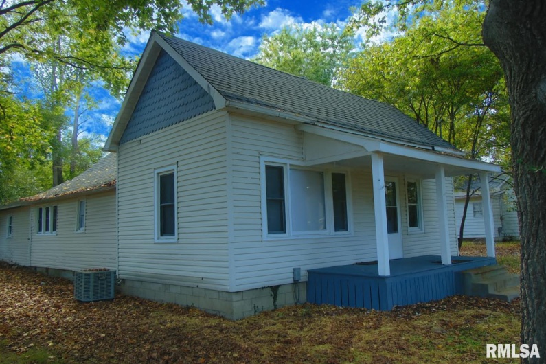812 MADISON Street, Herrin, Illinois 62948, 3 Bedrooms Bedrooms, 0 ,2 BathroomsBathrooms,Residential,For Sale,MADISON,0,RMAQC4267841