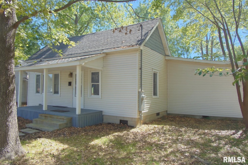 812 MADISON Street, Herrin, Illinois 62948, 3 Bedrooms Bedrooms, 0 ,2 BathroomsBathrooms,Residential,For Sale,MADISON,0,RMAQC4267841