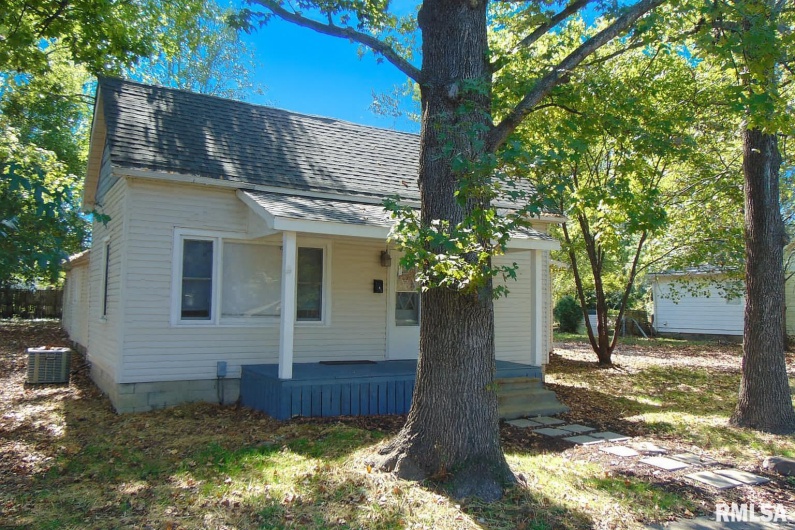 812 MADISON Street, Herrin, Illinois 62948, 3 Bedrooms Bedrooms, 0 ,2 BathroomsBathrooms,Residential,For Sale,MADISON,0,RMAQC4267841
