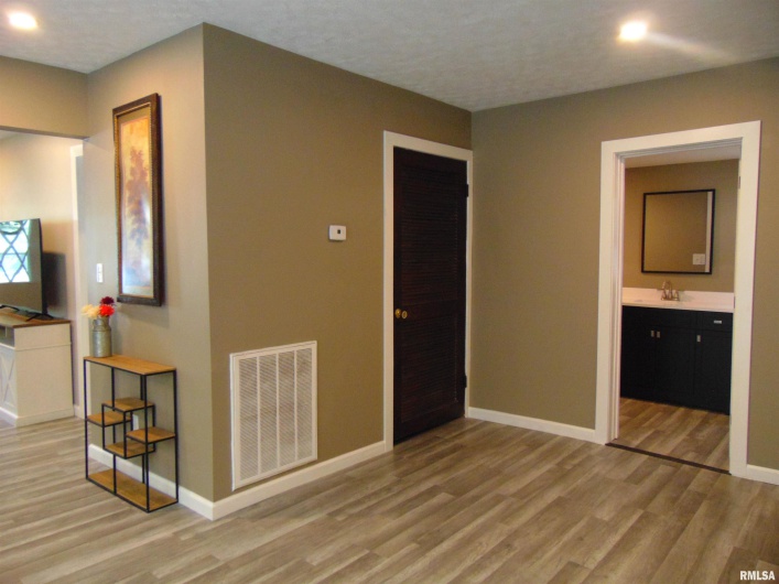 812 MADISON Street, Herrin, Illinois 62948, 3 Bedrooms Bedrooms, 0 ,2 BathroomsBathrooms,Residential,For Sale,MADISON,0,RMAQC4267841
