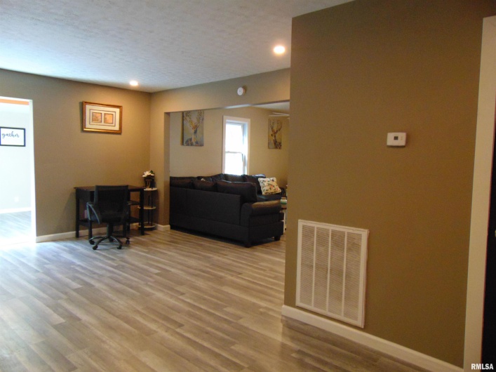 812 MADISON Street, Herrin, Illinois 62948, 3 Bedrooms Bedrooms, 0 ,2 BathroomsBathrooms,Residential,For Sale,MADISON,0,RMAQC4267841