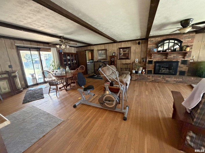 50 Jon Street, Metropolis, Illinois 62960, 3 Bedrooms Bedrooms, 0 ,2 BathroomsBathrooms,Residential,For Sale,Jon,0,RMAEB460167