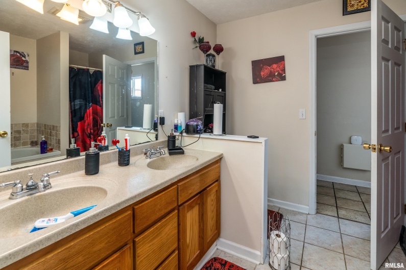 506 Insignia Drive, Herrin, Illinois 62948, 4 Bedrooms Bedrooms, 0 ,3 BathroomsBathrooms,Residential,For Sale,Insignia,0,RMAQC4268522
