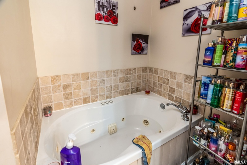 506 Insignia Drive, Herrin, Illinois 62948, 4 Bedrooms Bedrooms, 0 ,3 BathroomsBathrooms,Residential,For Sale,Insignia,0,RMAQC4268522