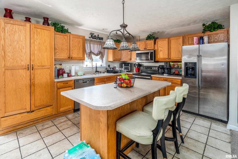 506 Insignia Drive, Herrin, Illinois 62948, 4 Bedrooms Bedrooms, 0 ,3 BathroomsBathrooms,Residential,For Sale,Insignia,0,RMAQC4268522