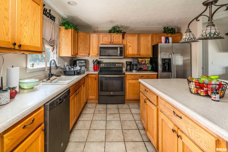 506 Insignia Drive, Herrin, Illinois 62948, 4 Bedrooms Bedrooms, 0 ,3 BathroomsBathrooms,Residential,For Sale,Insignia,0,RMAQC4268522