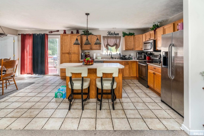 506 Insignia Drive, Herrin, Illinois 62948, 4 Bedrooms Bedrooms, 0 ,3 BathroomsBathrooms,Residential,For Sale,Insignia,0,RMAQC4268522