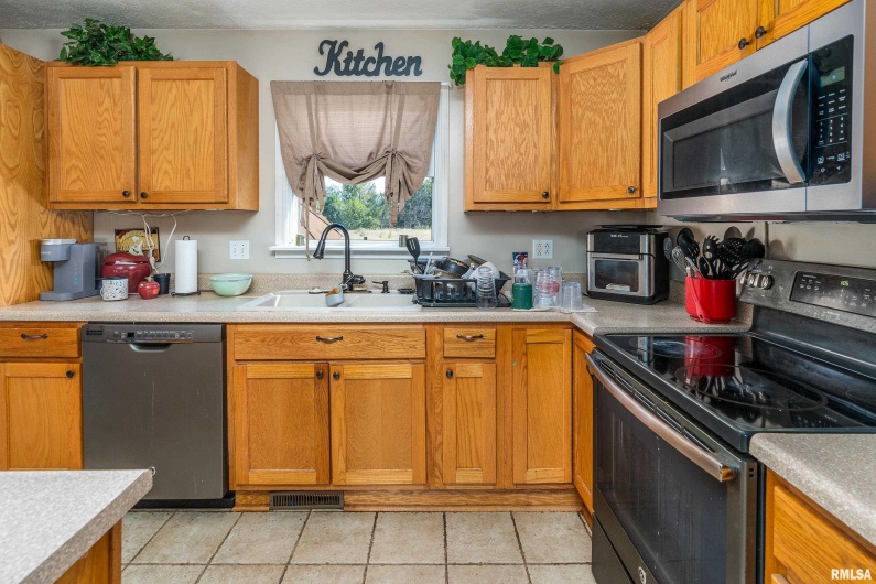 506 Insignia Drive, Herrin, Illinois 62948, 4 Bedrooms Bedrooms, 0 ,3 BathroomsBathrooms,Residential,For Sale,Insignia,0,RMAQC4268522