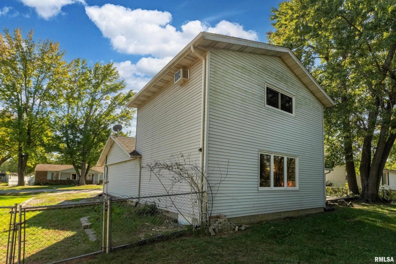 1206 Goodall Street, Marion, Illinois 62959, 3 Bedrooms Bedrooms, 0 ,2 BathroomsBathrooms,Residential,For Sale,Goodall,0,RMAEB460169