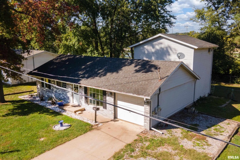 1206 Goodall Street, Marion, Illinois 62959, 3 Bedrooms Bedrooms, 0 ,2 BathroomsBathrooms,Residential,For Sale,Goodall,0,RMAEB460169