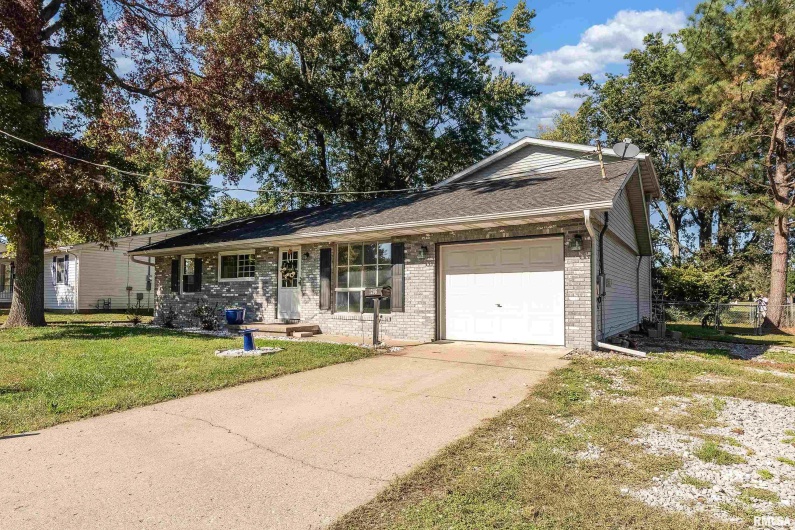 1206 Goodall Street, Marion, Illinois 62959, 3 Bedrooms Bedrooms, 0 ,2 BathroomsBathrooms,Residential,For Sale,Goodall,0,RMAEB460169