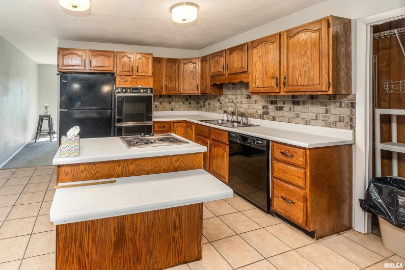 1206 Goodall Street, Marion, Illinois 62959, 3 Bedrooms Bedrooms, 0 ,2 BathroomsBathrooms,Residential,For Sale,Goodall,0,RMAEB460169