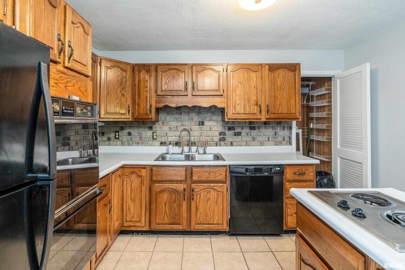 1206 Goodall Street, Marion, Illinois 62959, 3 Bedrooms Bedrooms, 0 ,2 BathroomsBathrooms,Residential,For Sale,Goodall,0,RMAEB460169