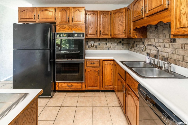 1206 Goodall Street, Marion, Illinois 62959, 3 Bedrooms Bedrooms, 0 ,2 BathroomsBathrooms,Residential,For Sale,Goodall,0,RMAEB460169