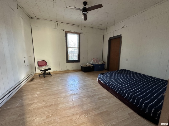 802 9TH Street, Johnston City, Illinois 62951, 2 Bedrooms Bedrooms, 0 ,1 BathroomBathrooms,Residential,For Sale,9TH,0,RMAQC4268524