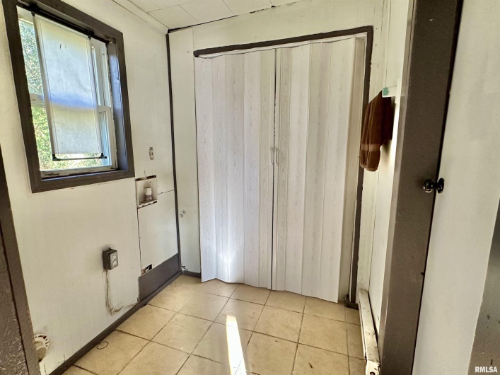 802 9TH Street, Johnston City, Illinois 62951, 2 Bedrooms Bedrooms, 0 ,1 BathroomBathrooms,Residential,For Sale,9TH,0,RMAQC4268524