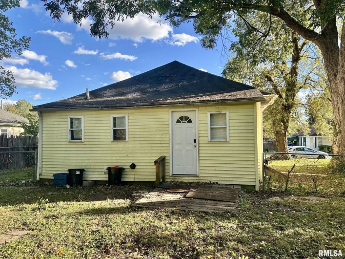 802 9TH Street, Johnston City, Illinois 62951, 2 Bedrooms Bedrooms, 0 ,1 BathroomBathrooms,Residential,For Sale,9TH,0,RMAQC4268524