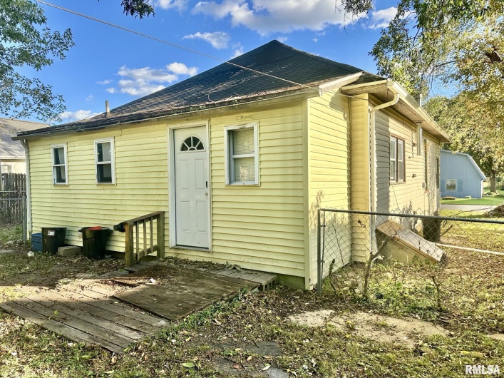 802 9TH Street, Johnston City, Illinois 62951, 2 Bedrooms Bedrooms, 0 ,1 BathroomBathrooms,Residential,For Sale,9TH,0,RMAQC4268524