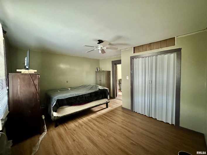 802 9TH Street, Johnston City, Illinois 62951, 2 Bedrooms Bedrooms, 0 ,1 BathroomBathrooms,Residential,For Sale,9TH,0,RMAQC4268524