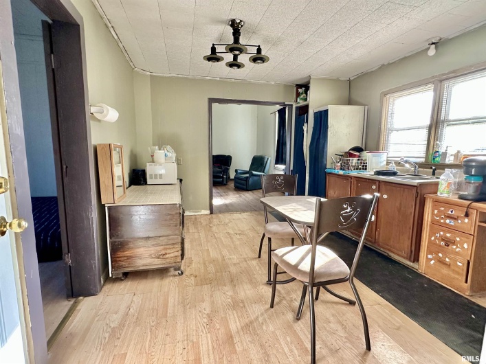 802 9TH Street, Johnston City, Illinois 62951, 2 Bedrooms Bedrooms, 0 ,1 BathroomBathrooms,Residential,For Sale,9TH,0,RMAQC4268524