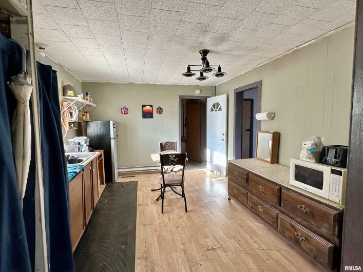 802 9TH Street, Johnston City, Illinois 62951, 2 Bedrooms Bedrooms, 0 ,1 BathroomBathrooms,Residential,For Sale,9TH,0,RMAQC4268524