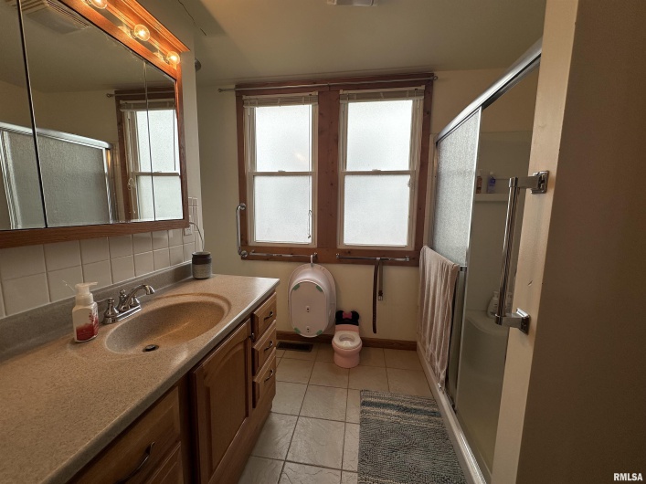 206 Homer Avenue, Harrisburg, Illinois 62946, 3 Bedrooms Bedrooms, 0 ,1 BathroomBathrooms,Residential,For Sale,Homer,0,RMAEB460171
