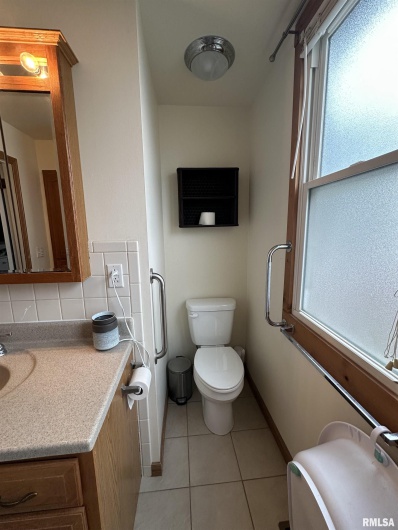 206 Homer Avenue, Harrisburg, Illinois 62946, 3 Bedrooms Bedrooms, 0 ,1 BathroomBathrooms,Residential,For Sale,Homer,0,RMAEB460171