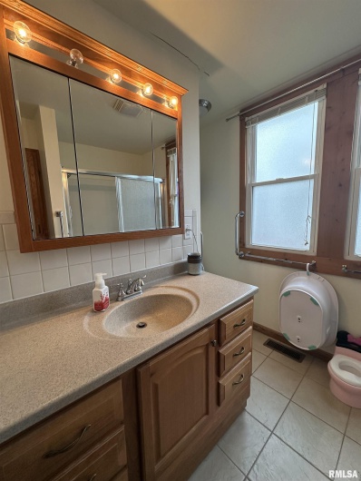 206 Homer Avenue, Harrisburg, Illinois 62946, 3 Bedrooms Bedrooms, 0 ,1 BathroomBathrooms,Residential,For Sale,Homer,0,RMAEB460171